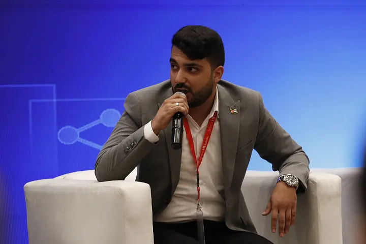 الحضور الحزبي على السوشيال ميديا.. هل يضمن الوصول إلى الشباب؟