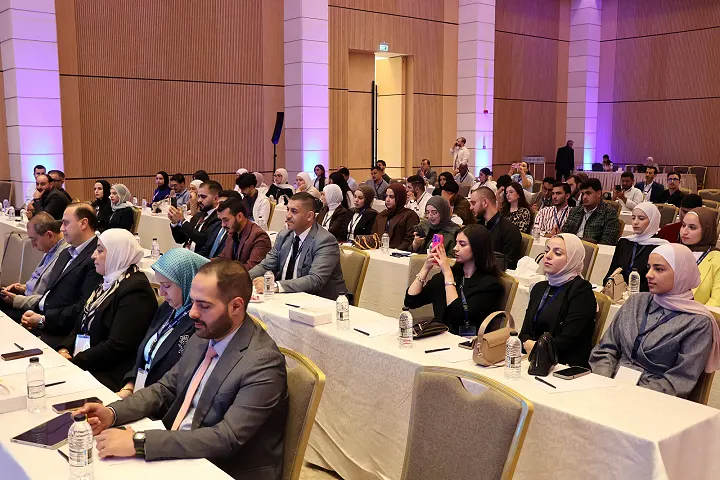 المومني: الشباب مسؤولون عن مواجهة الأخبار المضللة