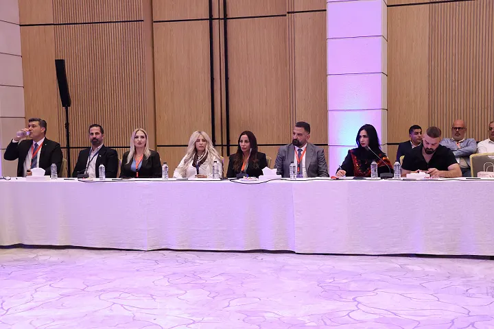 المنتدى العربي للحوار الإعلامي يدعو إلى تعزيز التعاون المشترك ومواجهة تحديات الإعلام  عمان - انطلقت في فندق اللاندمارك بالعاصمة عمّان اليوم الجمعة أعمال المنتدى العربي للحوار الإعلامي الذي ينظمه مركز